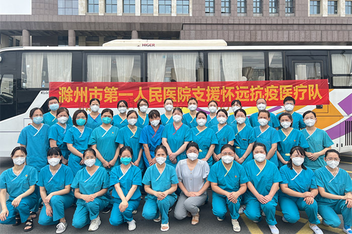 合影_副本.jpg 合影_副本.jpg