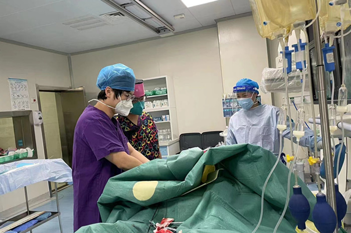 张成刚手术_副本.jpg 张成刚手术_副本.jpg