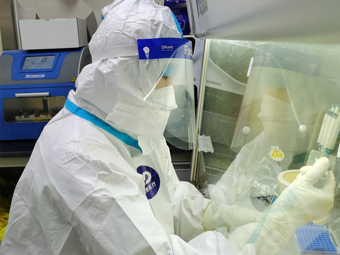 李莉_副本.jpg 李莉_副本.jpg