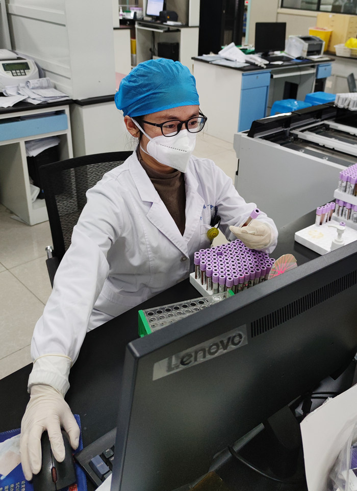 陈静_副本.jpg 陈静_副本.jpg