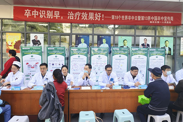 合影_副本.jpg 合影_副本.jpg